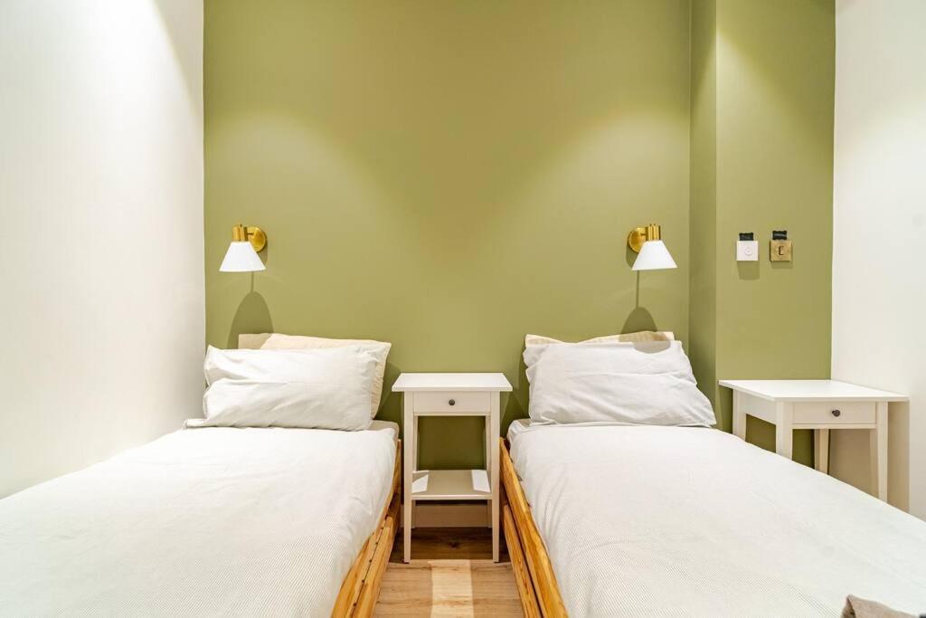 פלימות' Stunning 2 Bed Apartment, Heart Of The Barbican מראה חיצוני תמונה